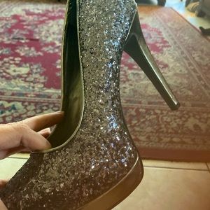 Gorgeous sparkly gray heels a couple of mild scrat